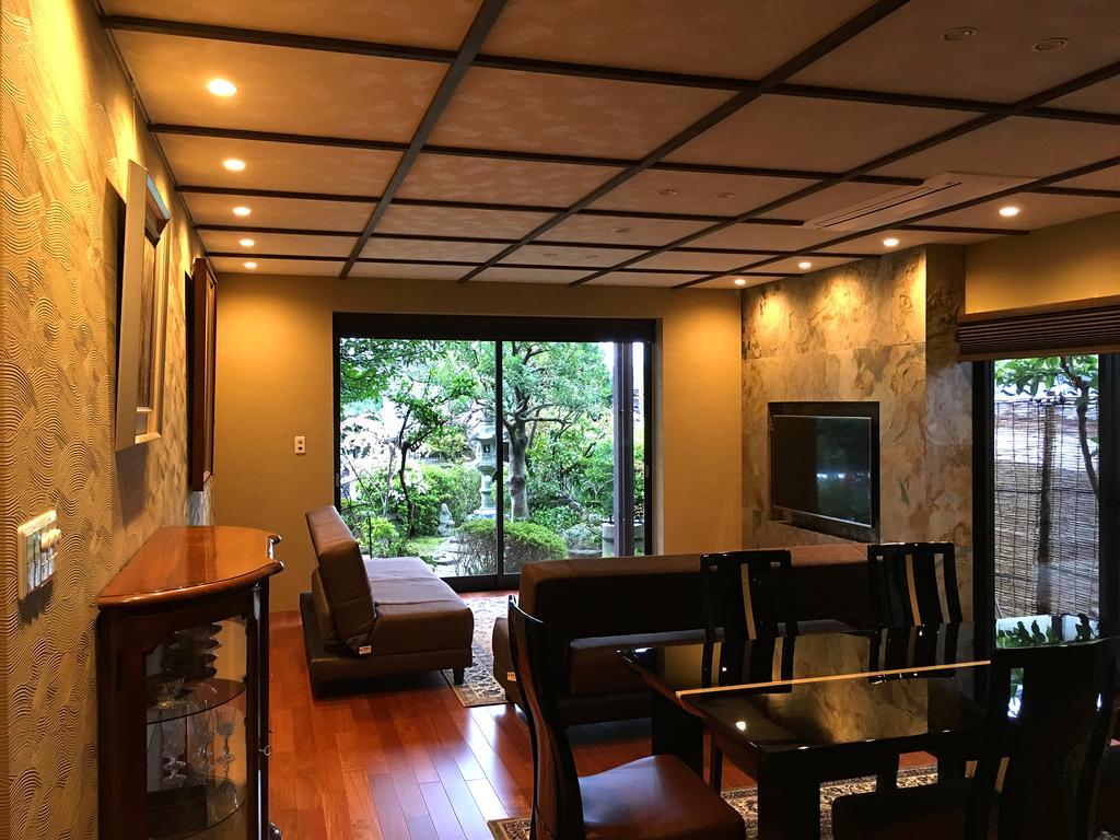 Hananobou Kinkakuji-michi *